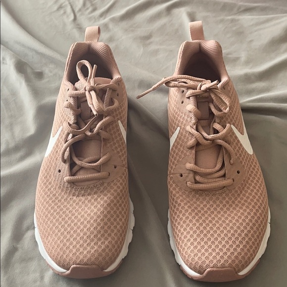 Nike shoes - Picture 2 of 5